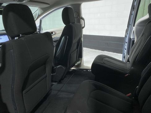 Used 2023 Chrysler Voyager LX FWD image 12