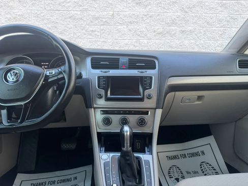 Used 2015 Volkswagen Golf TDI S image 21