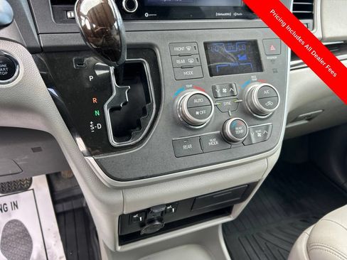 Used 2020 Toyota Sienna XLE FWD image 11
