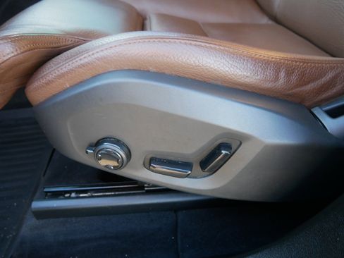 Used 2019 Volvo XC60 T5 Momentum w/ Multimedia Package image 24