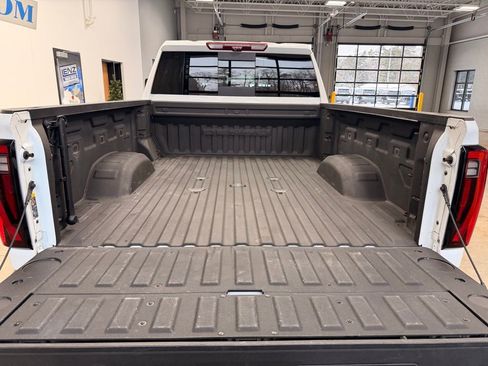 Used 2024 GMC Sierra 3500 Denali w/ Denali Reserve Package AWD/4WD image 8