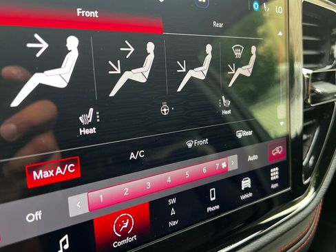 Used 2025 Dodge Durango GT AWD/4WD image 35
