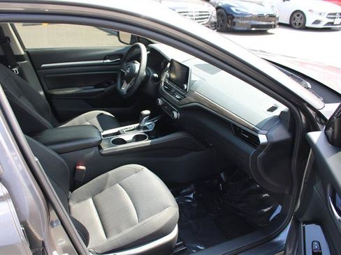 Used 2023 Nissan Altima 2.5 SV FWD image 10