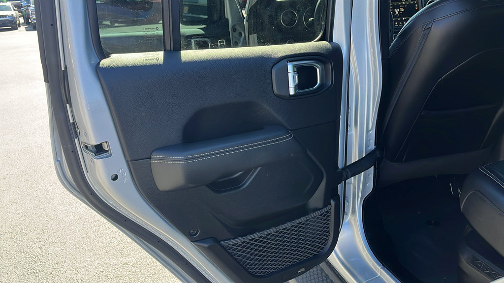 Used 2023 Jeep Wrangler Unlimited Sahara w/ Cold Weather Group AWD/4WD image 18