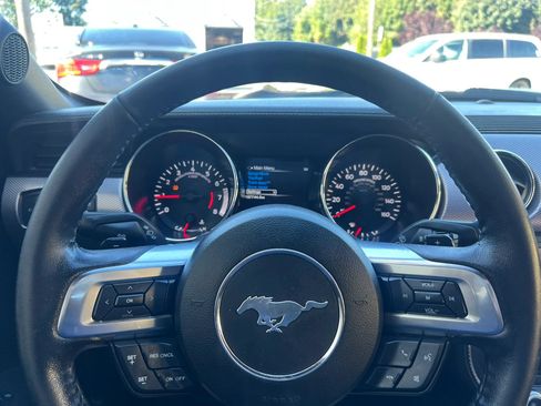 Used 2017 Ford Mustang Coupe RWD image 18