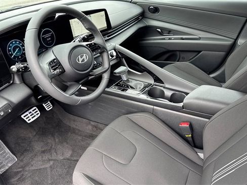 New 2025 Hyundai Elantra SEL image 10