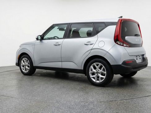 Used 2025 Kia Soul LX w/ LX Technology Package FWD image 6