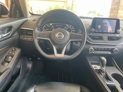 Used 2022 Nissan Altima 2.5 SR w/ Midnight Edition Package FWD image 16