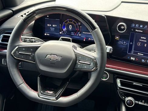 Used 2025 Chevrolet Traverse RS FWD image 14