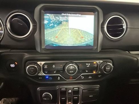 Used 2022 Jeep Wrangler Unlimited Sahara w/ Cold Weather Group AWD/4WD image 24