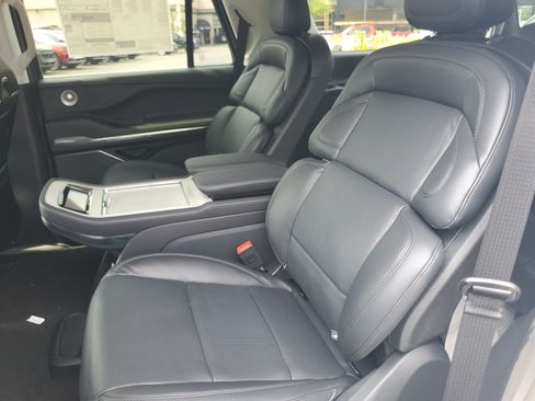 New 2027 Lincoln Navigator Reserve AWD/4WD image 30