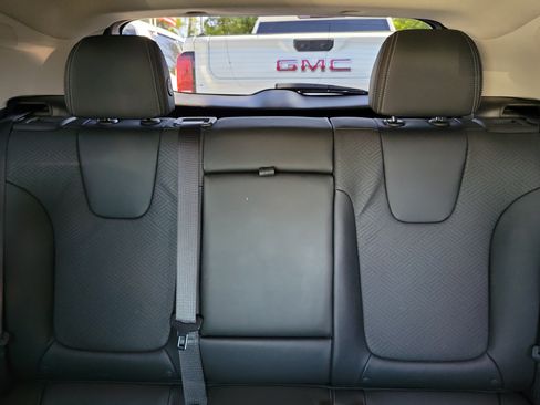 Used 2023 Buick Encore GX Essence w/ Experience Buick Package FWD image 16