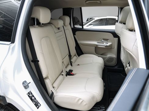 Used 2023 Mercedes-Benz GLB 250 w/ Premium Package image 42