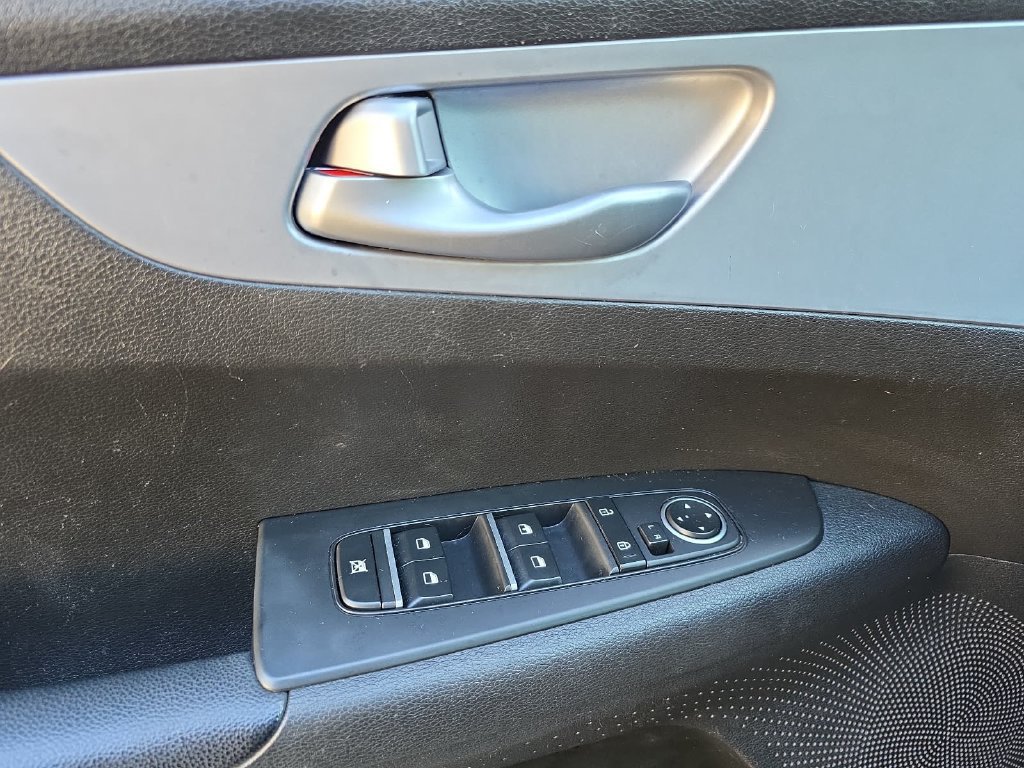 Used 2023 Kia Forte LXS FWD image 28
