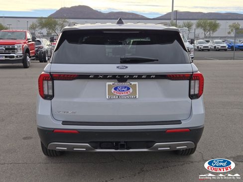 New 2026 Ford Explorer Active w/ Active Comfort Package image 4