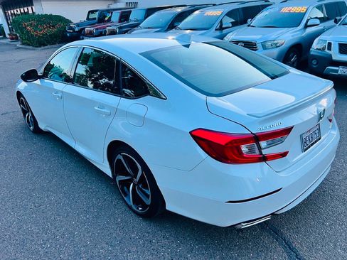 Used 2018 Honda Accord Sport image 4