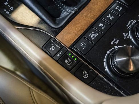 Used 2018 Lexus LX 570 4WD w/ Luxury Package image 32