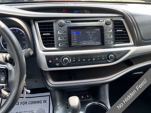 Used 2019 Toyota Highlander LE AWD/4WD image 5