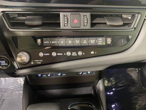 Used 2025 Lexus ES 350 w/ Premium Package FWD image 21