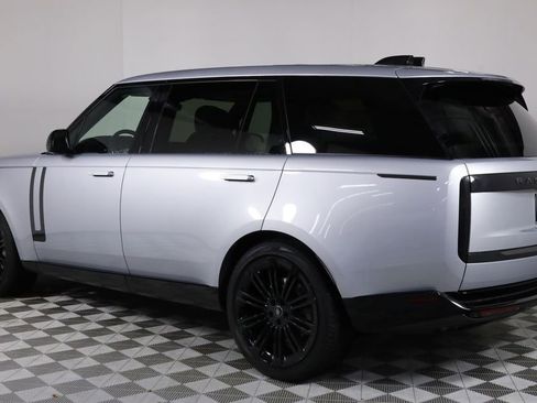 Used 2024 Land Rover Range Rover Long Wheelbase SE AWD/4WD image 5