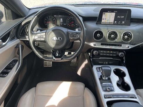 Used 2018 Kia Stinger GT2 image 23