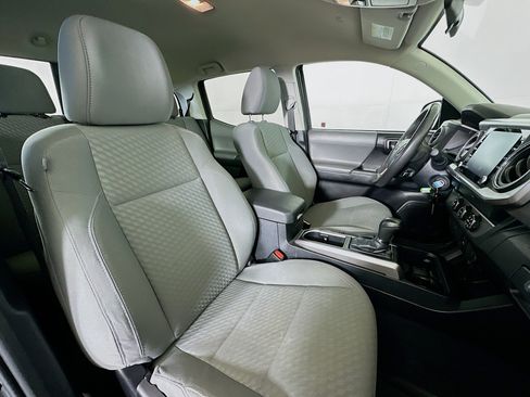 Used 2020 Toyota Tacoma SR5 image 29