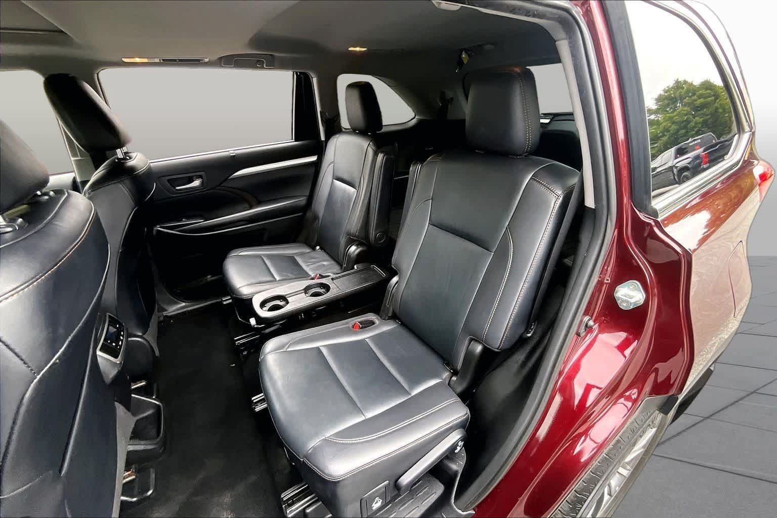 Used 2019 Toyota Highlander XLE AWD/4WD image 20