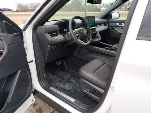 New 2026 Ford Explorer Platinum w/ LUX Leather Package image 15