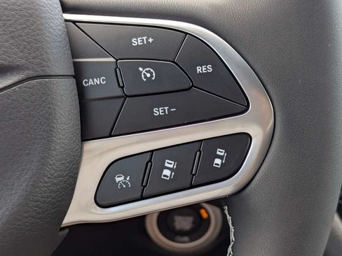 New 2027 Chrysler Pacifica Select w/ Family Tech Group FWD image 25
