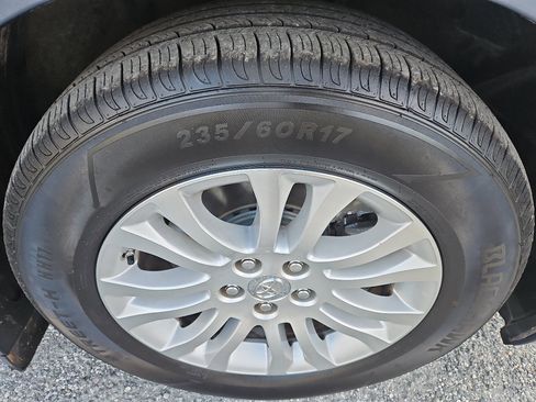 Used 2017 Toyota Sienna XLE Premium image 4