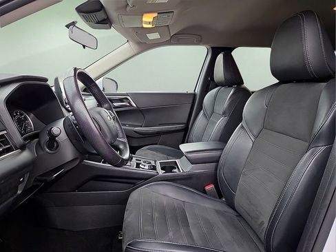 Used 2024 Mitsubishi Outlander FWD image 17