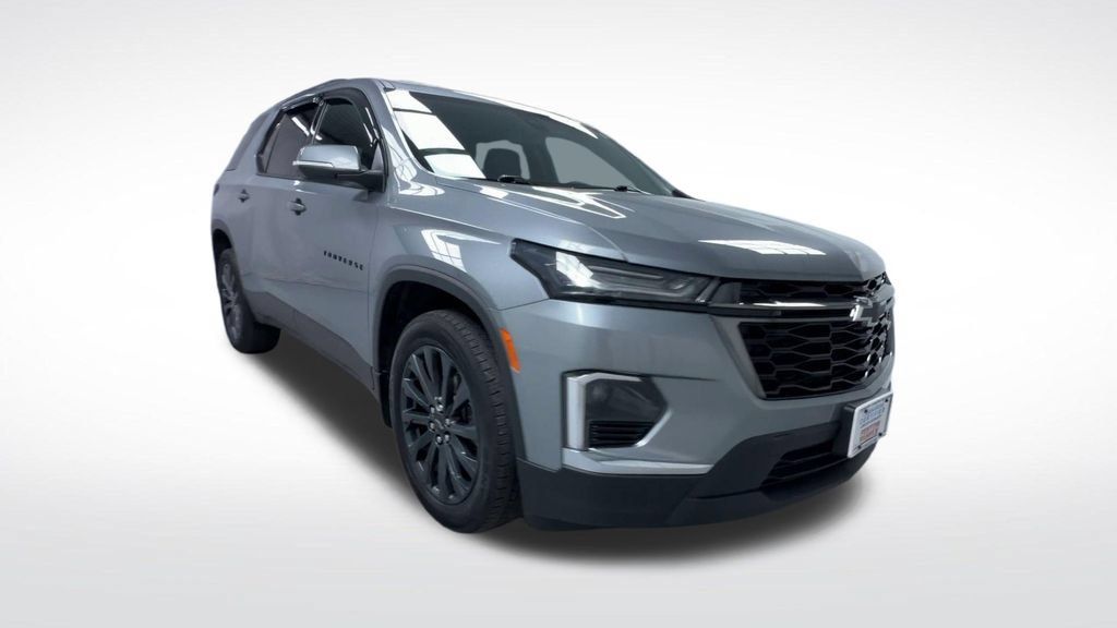 Used 2023 Chevrolet Traverse RS AWD/4WD image 2