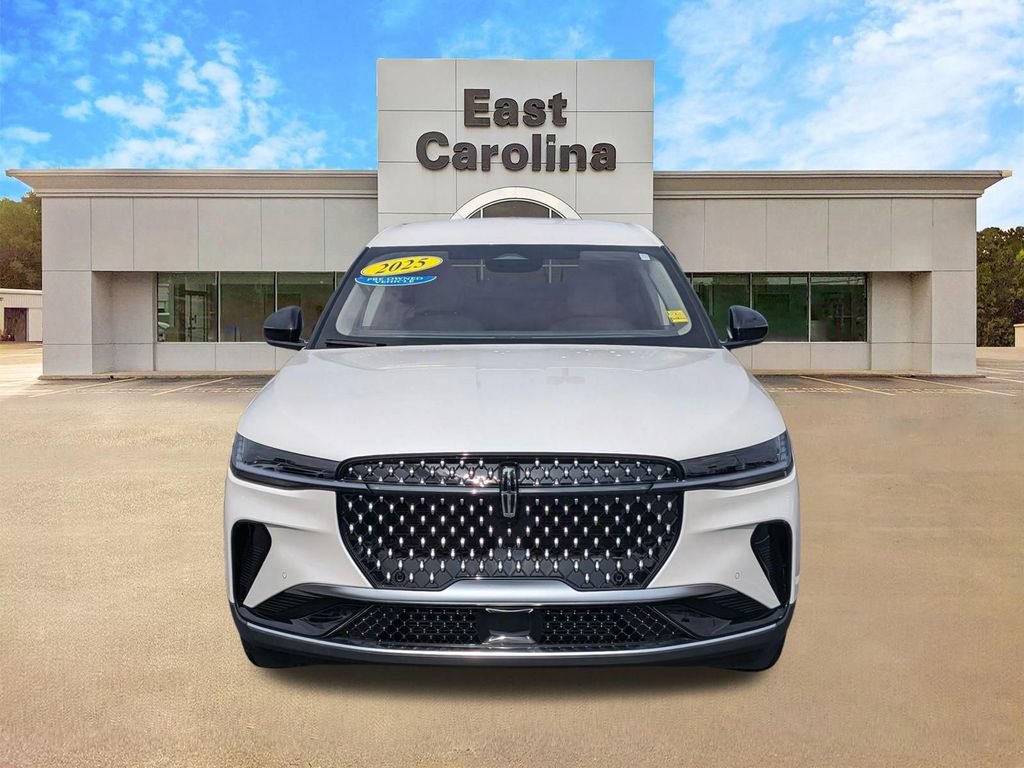 Used 2025 Lincoln Nautilus Premier AWD/4WD image 8