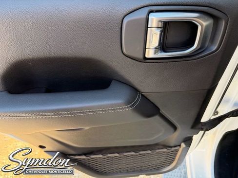 Used 2020 Jeep Wrangler Unlimited Sahara image 19