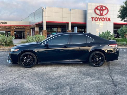 Used 2022 Toyota Camry XSE FWD image 7