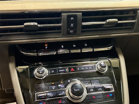 Used 2021 Lincoln Corsair Standard image 16