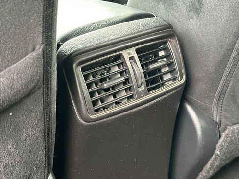 Used 2015 Nissan Rogue SV FWD image 17
