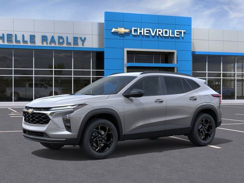 New 2026 Chevrolet Trax LT w/ Driver Confidence Package image 2