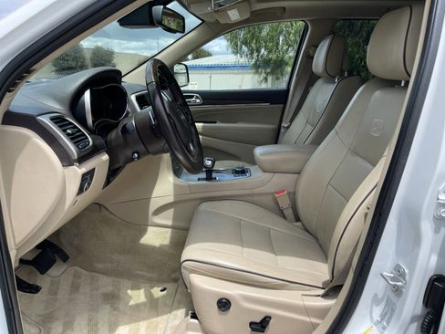 Used 2015 Jeep Grand Cherokee Overland w/ Advanced Technology Group AWD/4WD image 16