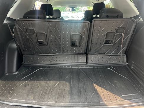 Used 2019 Chevrolet Traverse LT FWD image 18