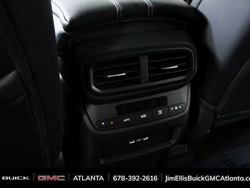 Used 2025 Honda Pilot Touring image 19