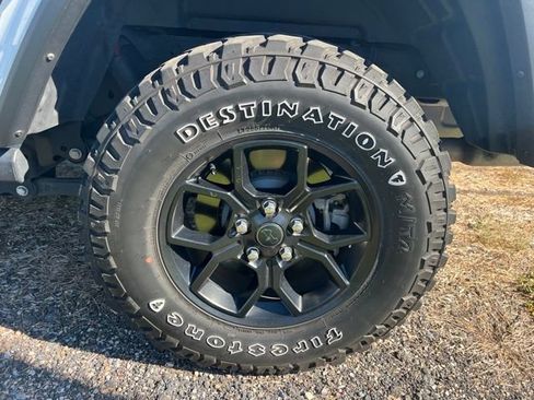 Used 2024 Jeep Gladiator Sport AWD/4WD image 29