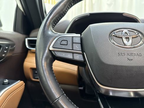 Used 2021 Toyota Highlander Platinum image 17