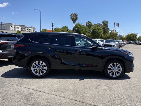 Used 2024 Toyota Highlander Limited AWD/4WD image 44