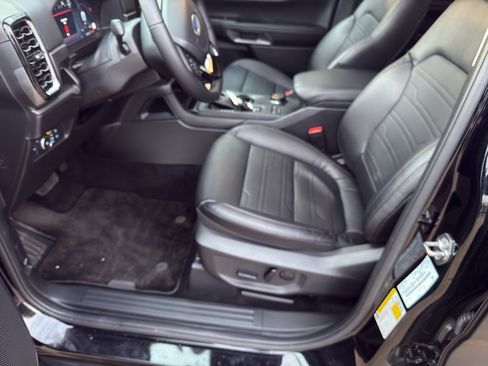 Used 2025 Ford Ranger Lariat w/ Black Appearance Package image 11