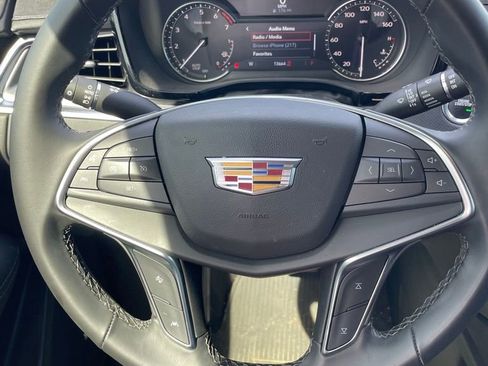 Certified 2025 Cadillac XT5 Luxury FWD image 9