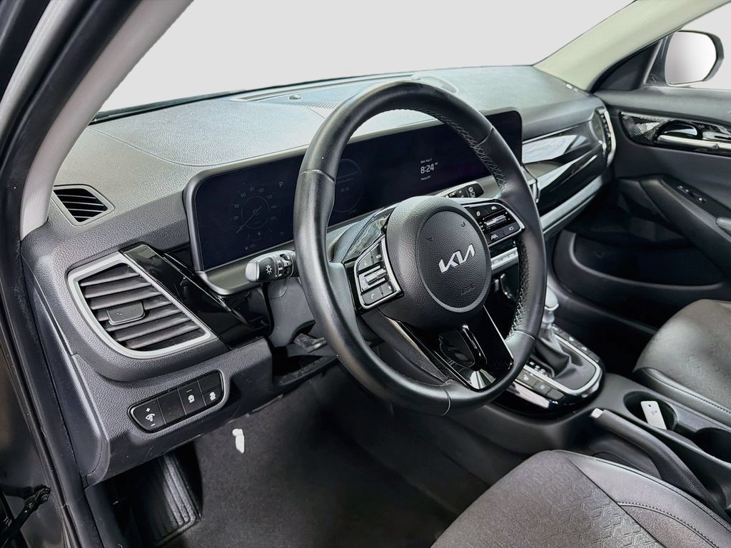 Used 2024 Kia Seltos S AWD/4WD image 11