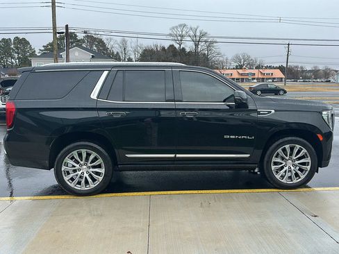 Used 2021 GMC Yukon Denali w/ Denali Premium Package image 4