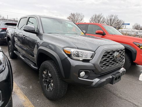 Used 2023 Toyota Tacoma TRD Off-Road image 2