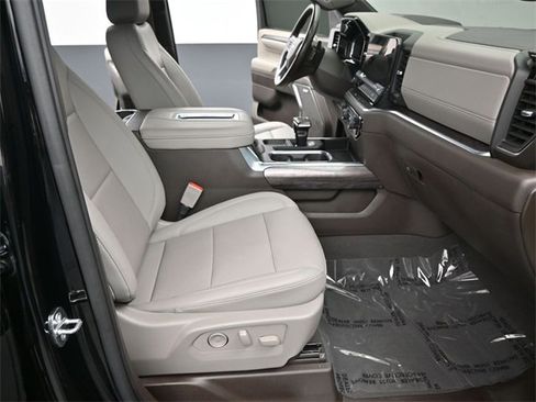 Used 2022 Chevrolet Silverado 1500 LTZ w/ Technology Package image 23